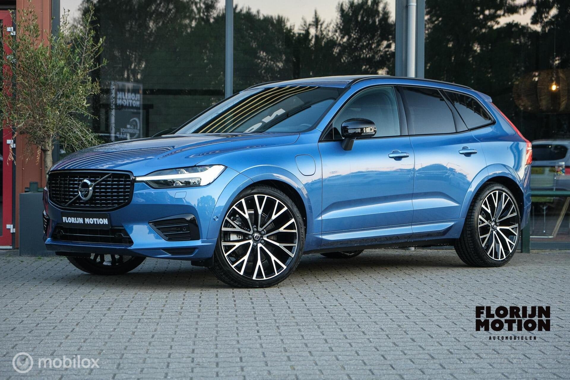 Volvo XC60 2.0 Recharge T8 AWD R-Design | Luchtvering | ACC, Auto's, Automaat, Gebruikt, Blauw, Leder