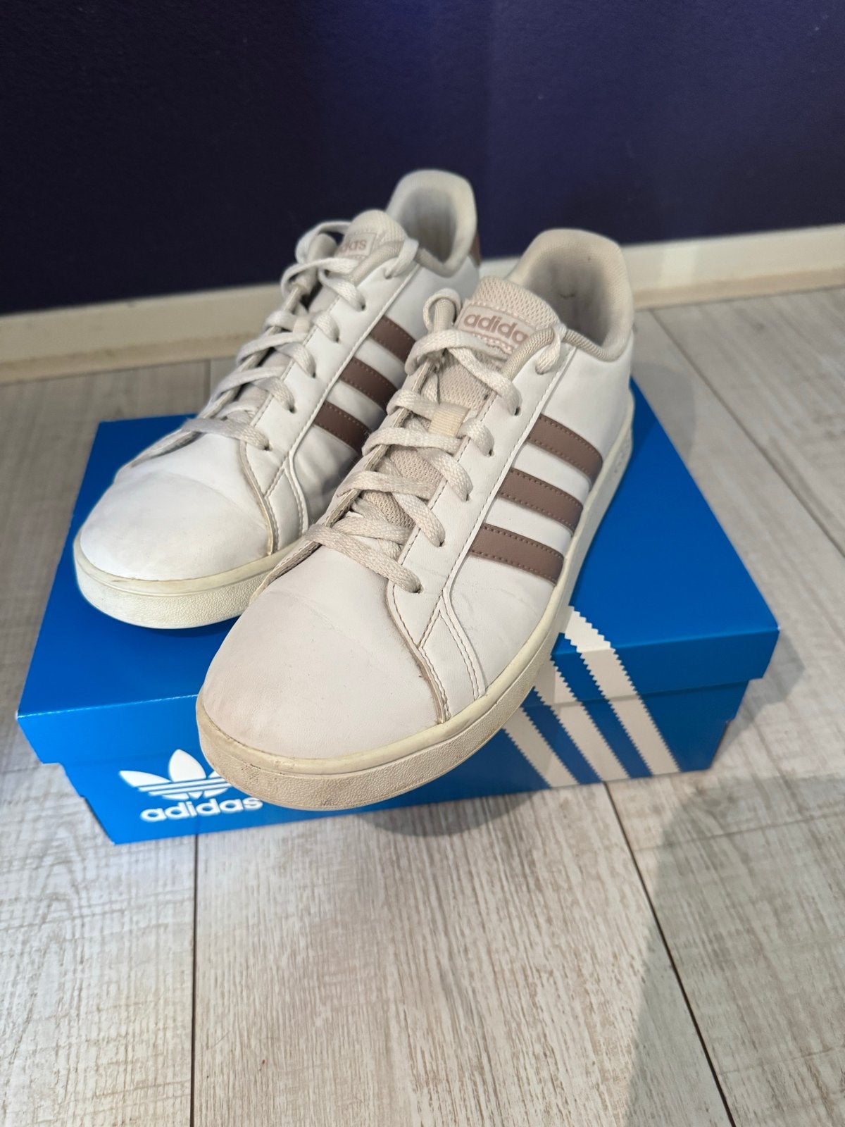Adidas sneakers wit met rosé gouden strepen - maat 38, Kleding | Dames, Schoenen, Wit, Ophalen of Verzenden, Sneakers of Gympen
