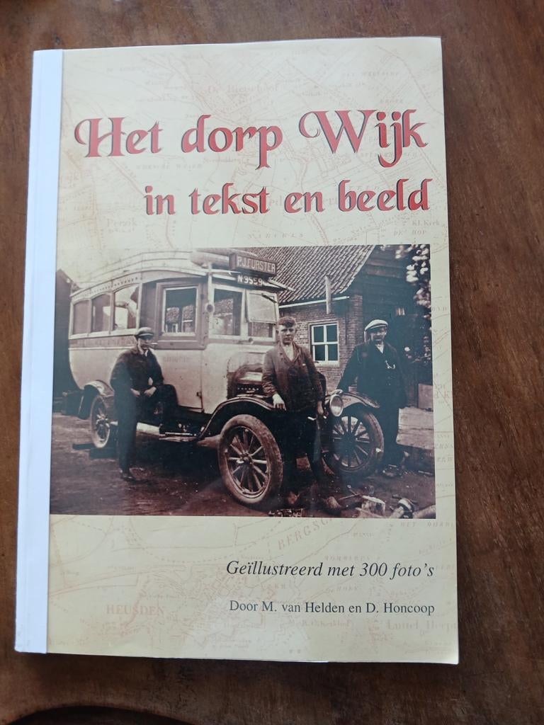 WD015 Het dorp Wijk in tekst en beeld ., Ophalen of Verzenden, 20e eeuw of later, Gelezen, Martien van Helden en Dick Honcoop