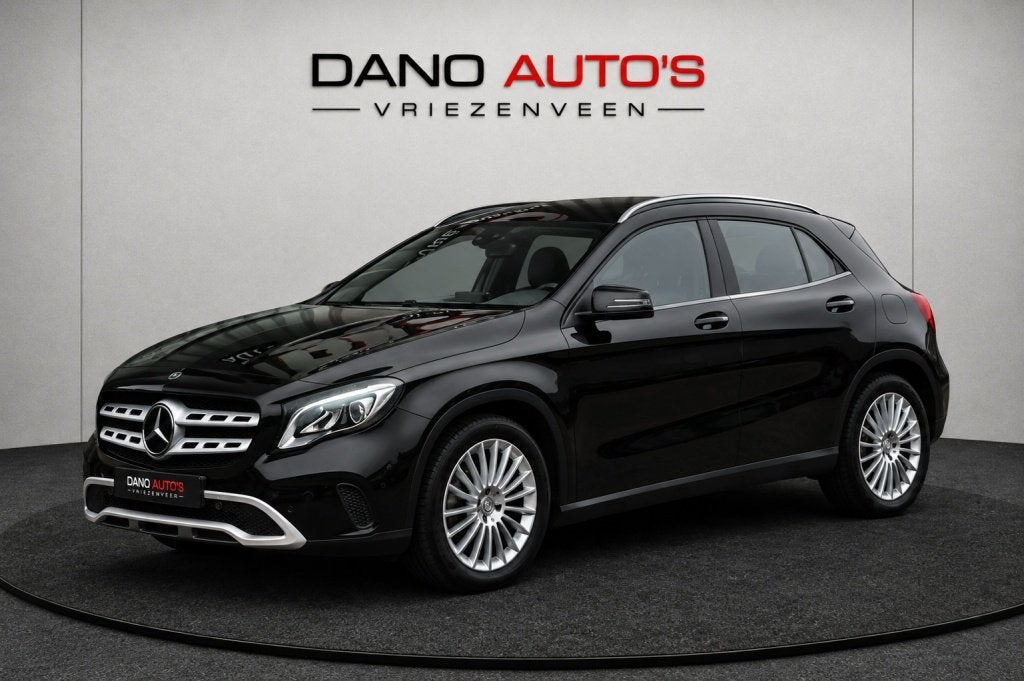 Mercedes-Benz GLA 180 Business Solution LED/Navi/Trekhaak, Auto's, Automaat, Dealer onderhouden, Stof, 4 cilinders