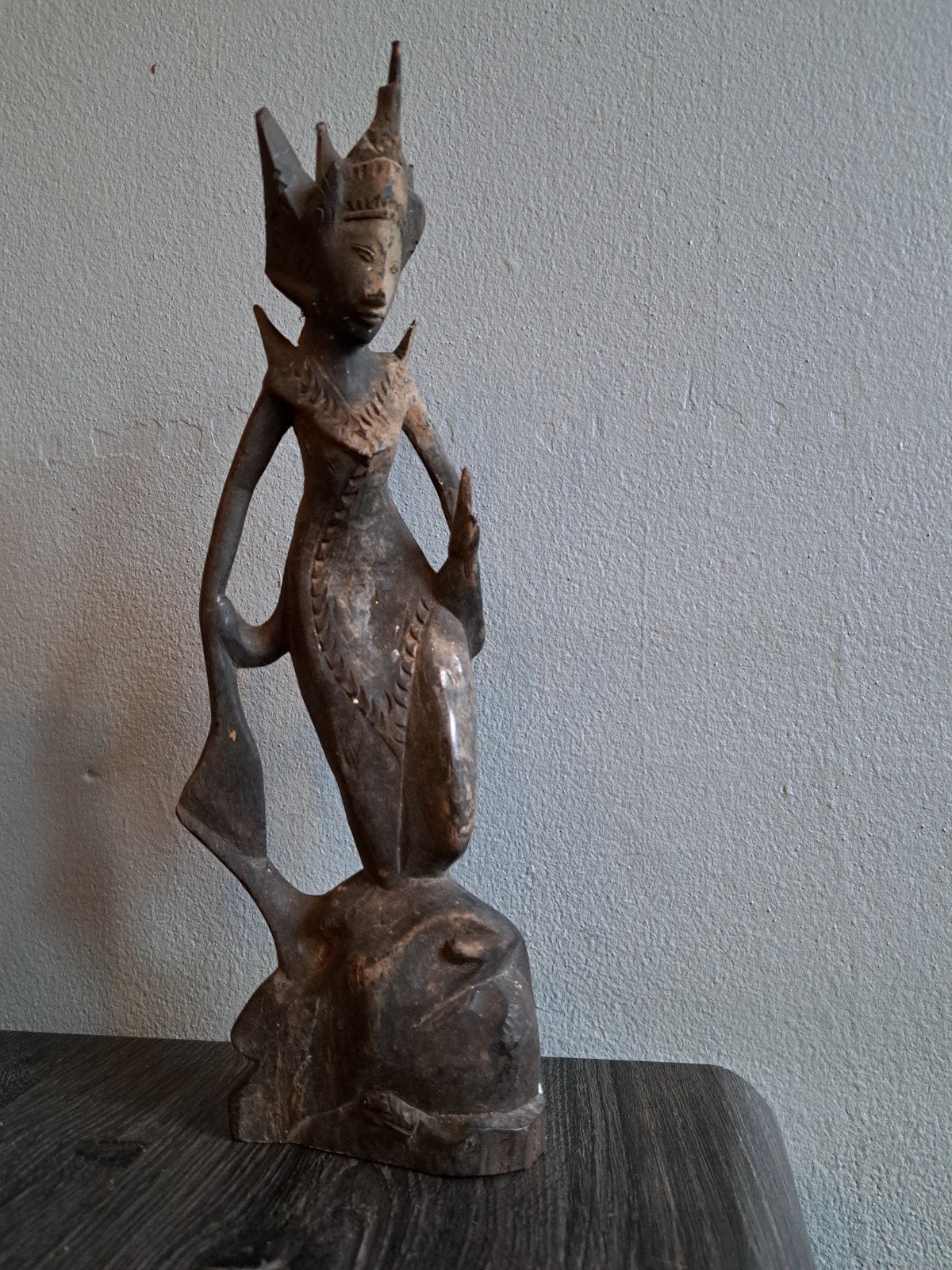 Vintage houten Balinese danseres sculptuur, Ophalen of Verzenden, Handgemaakt, 20 - 50 cm, Beeld
