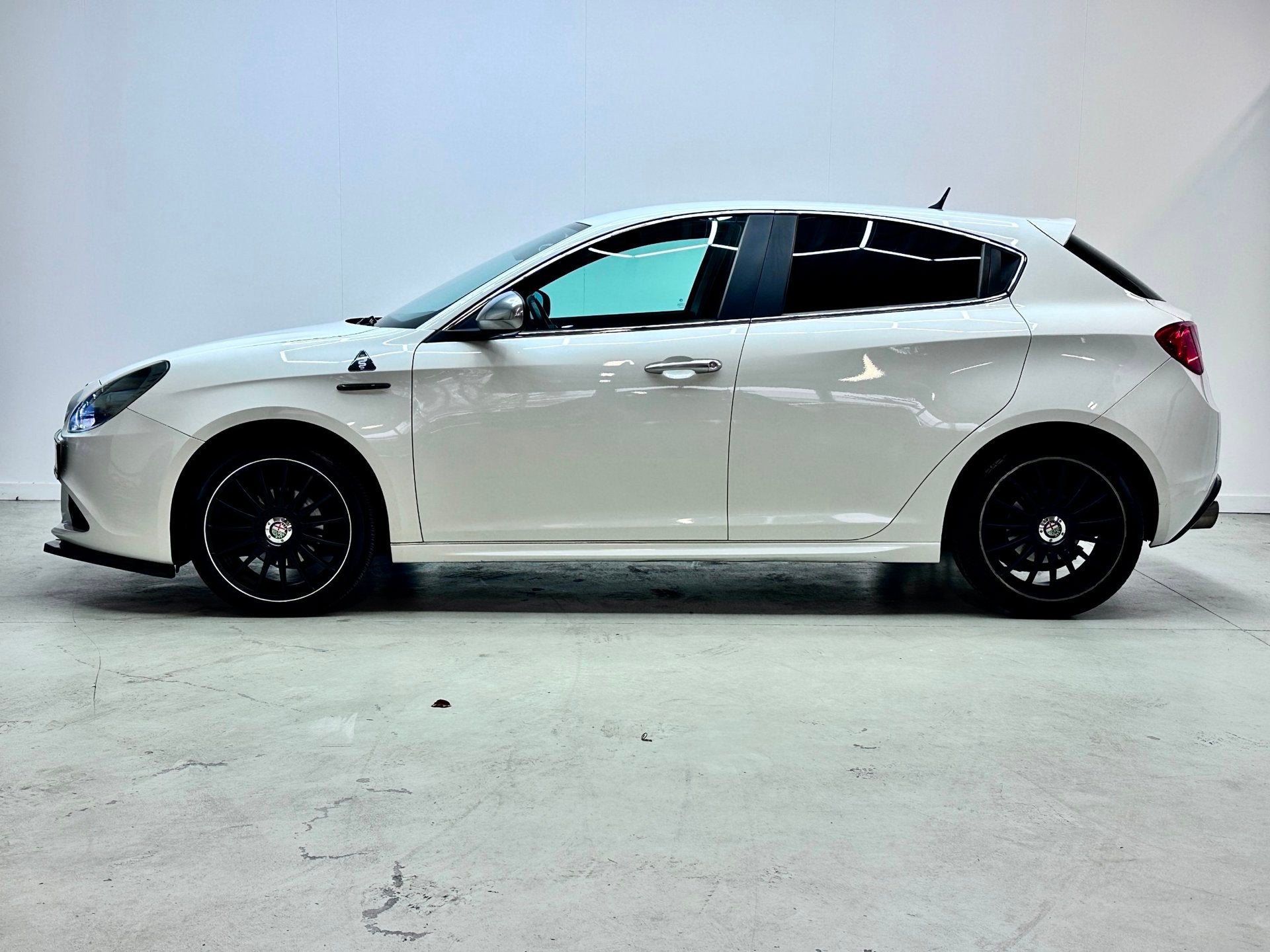 Alfa Romeo GIULIETTA Turbo Leer/Alcantara / Stoelverw / Dubb, Auto's, Alfa Romeo, Voorwielaandrijving, Euro 5, Gebruikt, Alcantara