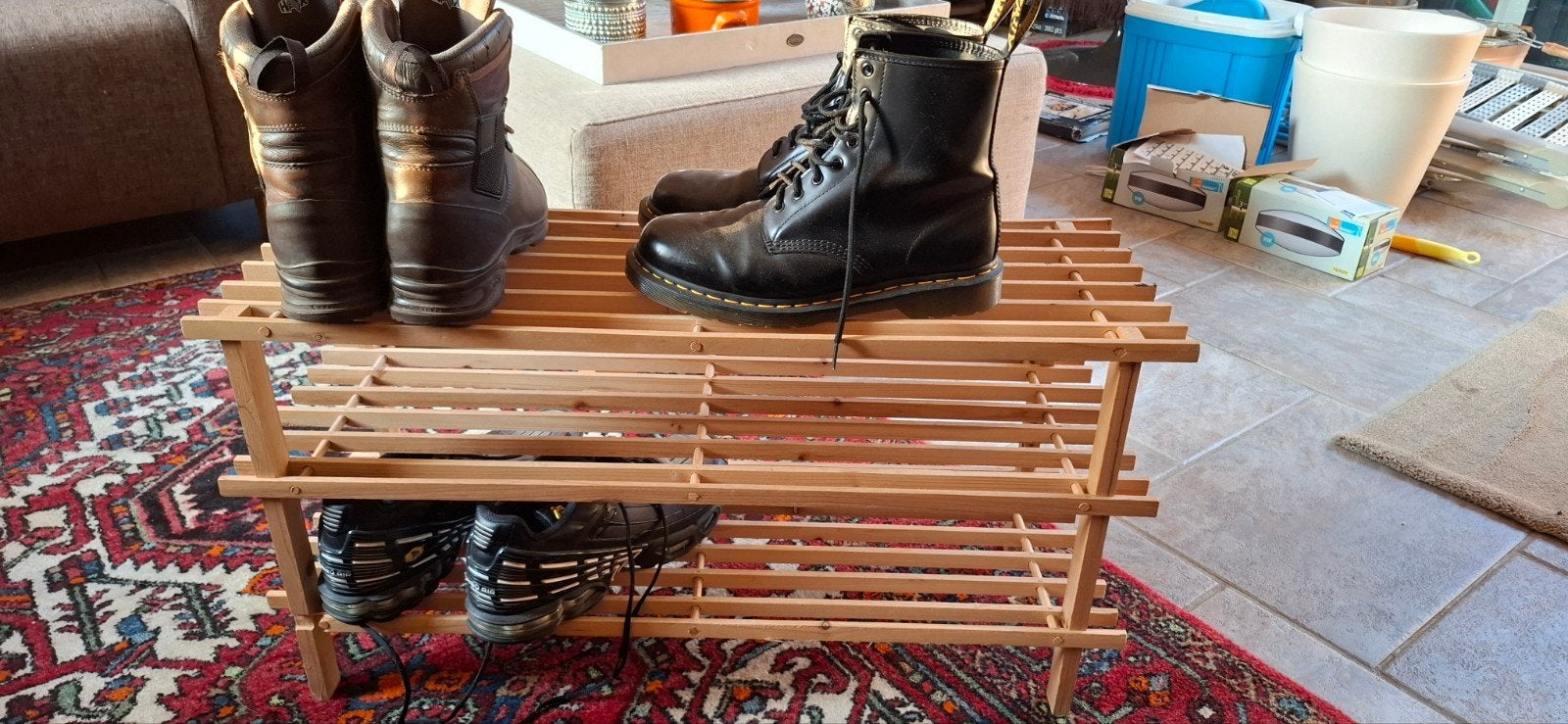 Twee houten schoenenrekken, Ophalen, Gebruikt