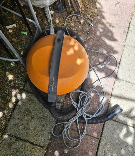 Taski Baby Bora stofzuiger, Ophalen