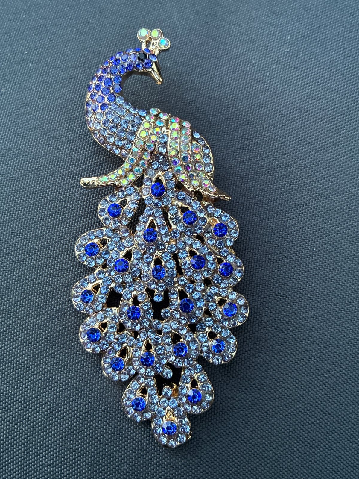 Prachtige Pauw Broche met Blauwe Kristallen, Sieraden, Tassen en Uiterlijk, Broches, Met kristal, Overige materialen, Blauw, Nieuw