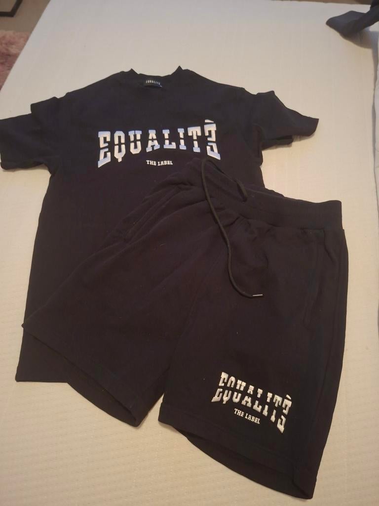 Set broekje en T-shirt van Equalite the label XS /S voor j/m, Broek, Verzenden, Jongen of Meisje, Zo goed als nieuw