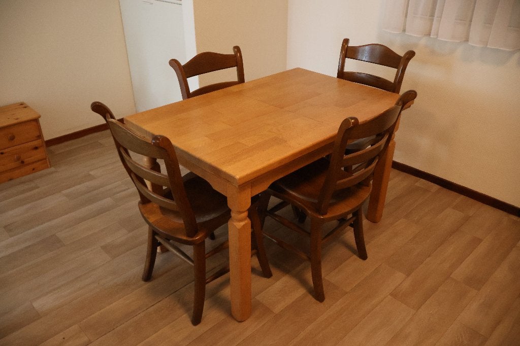 Eiken eettafel met 4 eiken stoelen, Ophalen, Gebruikt, Eikenhout, 50 tot 100 cm