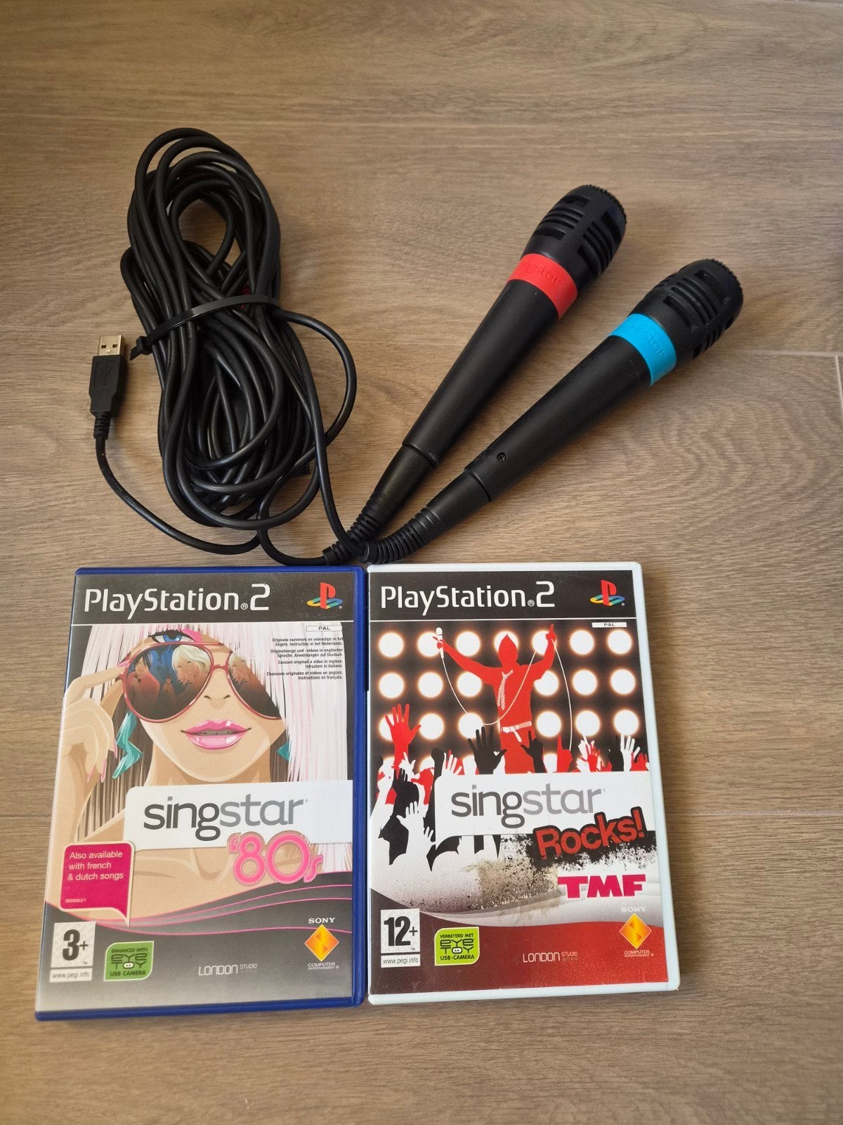 Playstation 2 Singstar Set Inclusief 2 Spellen en Microfoo, Muziek, Gebruikt, 2 spelers, Eén computer