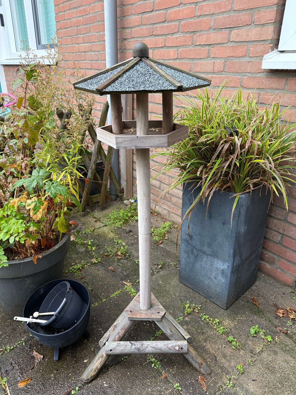 Houten vogelhuisje op standaard, Ophalen, Gebruikt