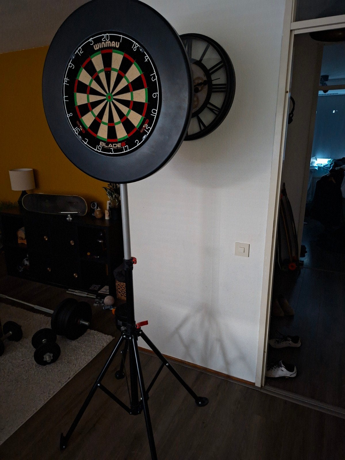Winmau Blade Dartbord met standaard en surround, Ophalen, Gebruikt, Dartbord