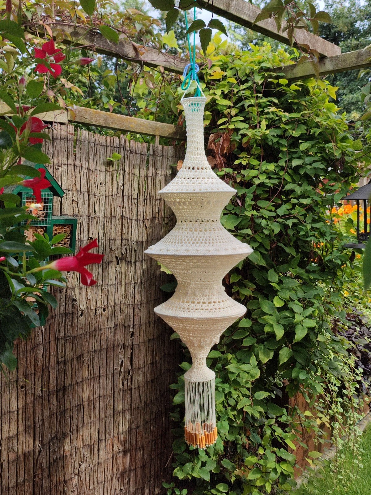 Gehaakte fuiklamp met houten kralen- 112 cm lang, 35 cm bree, Huis en Inrichting, Lampen | Hanglampen, Boho, Handgemaakt, Nieuw