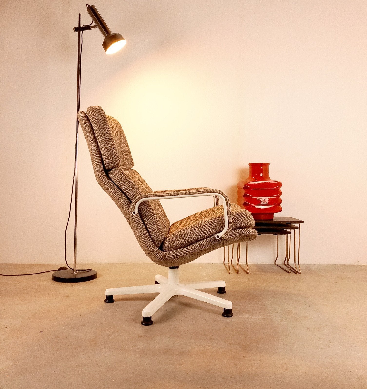 Artifort F154 fauteuil Vintage nieuw gestoffeerd, ., Design, Modern, Vintage, 75 tot 100 cm, Ophalen of Verzenden