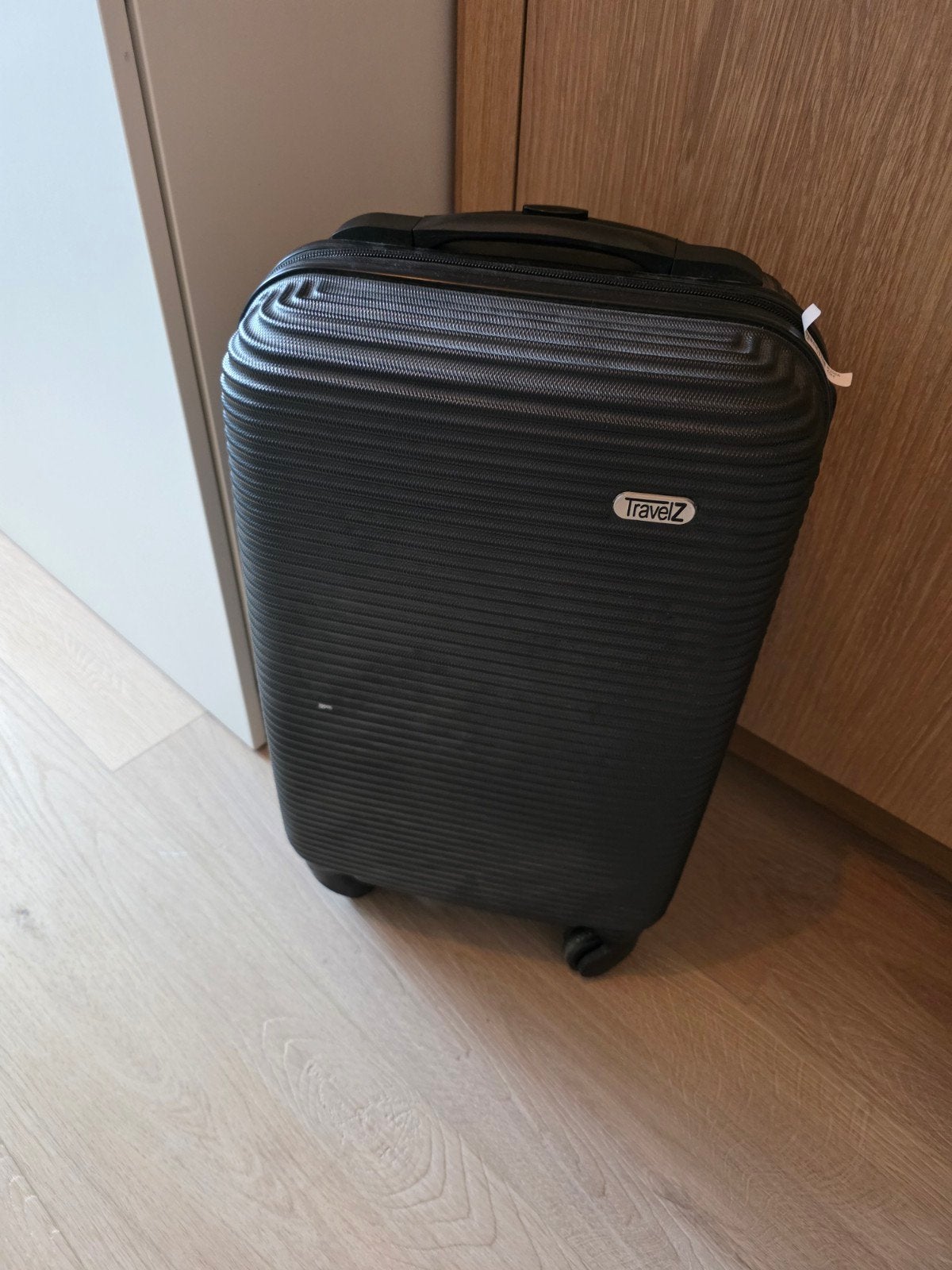 Travelz handbagage koffer - Zwart, Ophalen, Gebruikt, Hard kunststof, Uitschuifbare handgreep