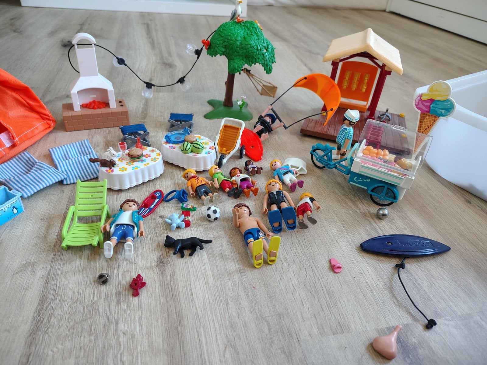 Playmobil Camping, Surfen, BBQ & IJscokraam (grote set), Kinderen en Baby's, Ophalen of Verzenden, Gebruikt, Jongen of Meisje