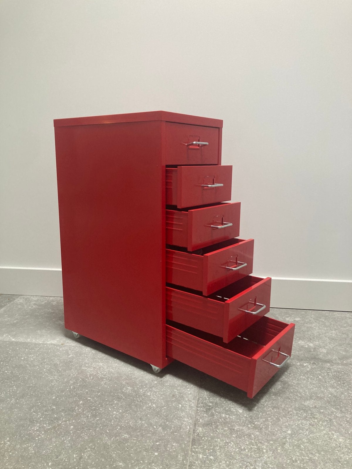 Metalen ladekastje op wieltjes, rood., Ophalen, Minder dan 50 cm, Gebruikt, 5 laden of meer