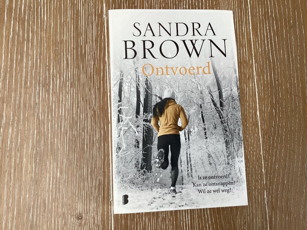 Ontvoerd. Sandra Brown, Ophalen of Verzenden, Zo goed als nieuw, Sandra Brown