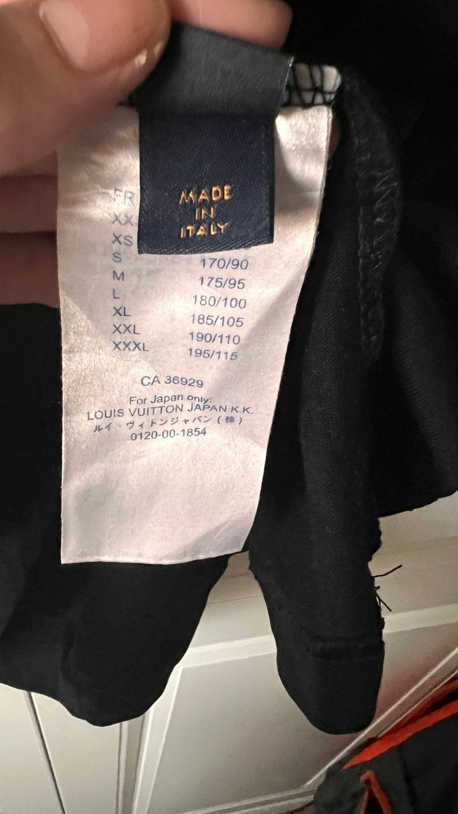 Foto 8 van Louis Vuitton | Black T-Shirt with White Logo | size L