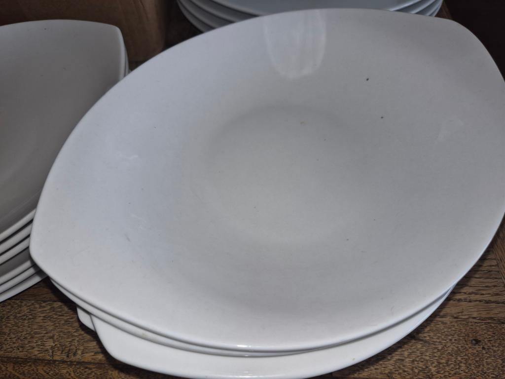 Wit ovaal servies, Ophalen of Verzenden, Porselein, Overige stijlen, Bord(en)