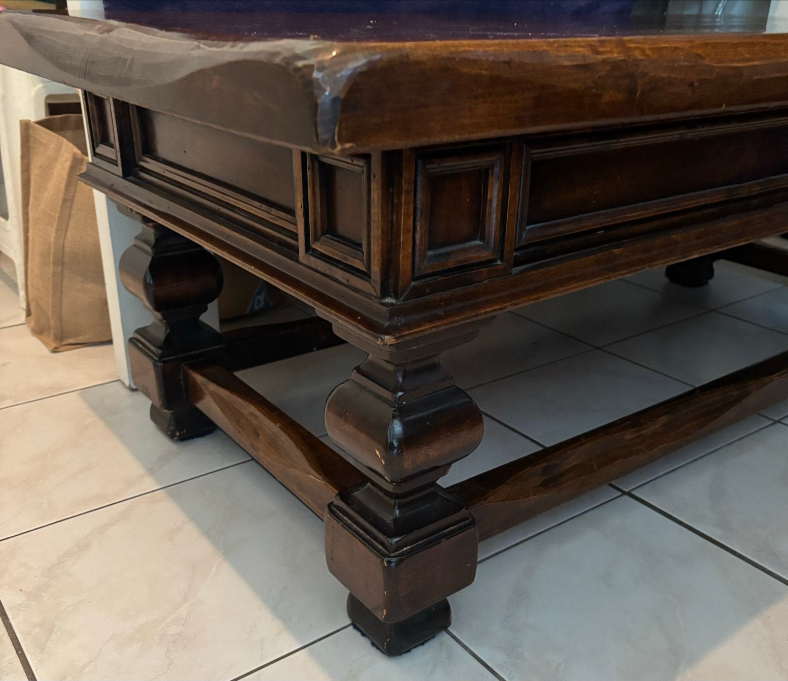 Antieke houten salontafel met gedraaide poten, Ophalen