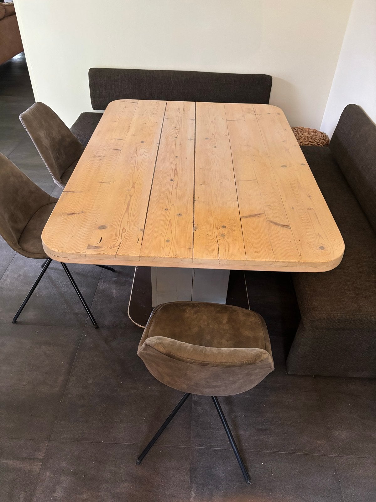 Robuuste houten eettafel met banken en stoelen. Gratis, Gebruikt, 100 tot 150 cm, Ophalen of Verzenden, 150 tot 200 cm