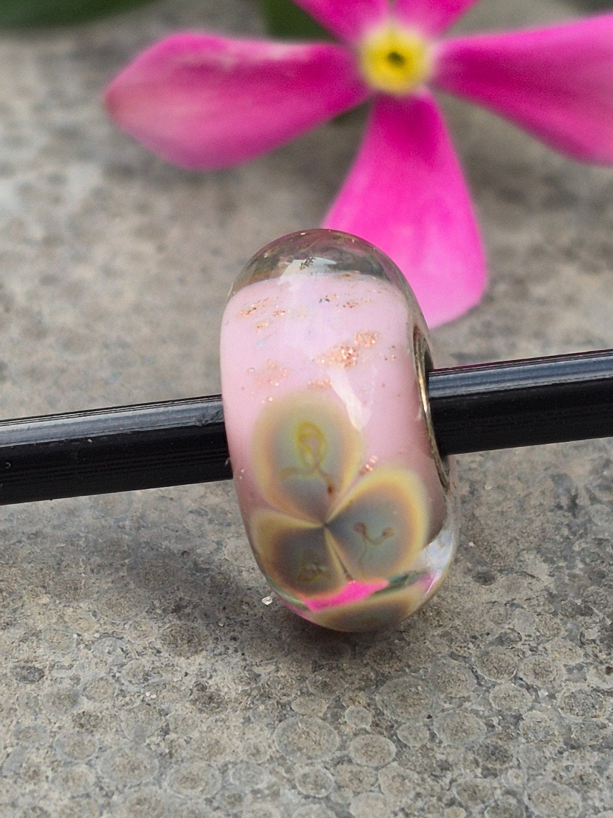 Roze bedel met glitter van Trollbeads, Sieraden, Tassen en Uiterlijk, Bedels, Ophalen of Verzenden, Gebruikt, Zilver, Trollbeads