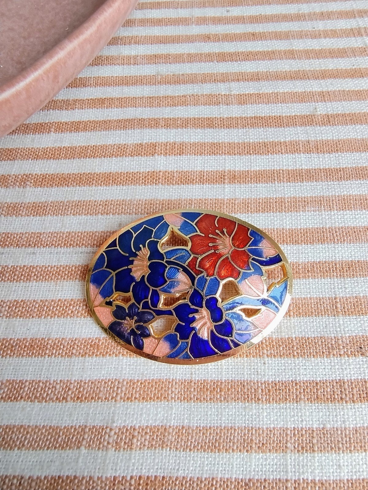 Prachtig! Gekleurde broche bloemen cloisonne opengewerkt, Ophalen of Verzenden