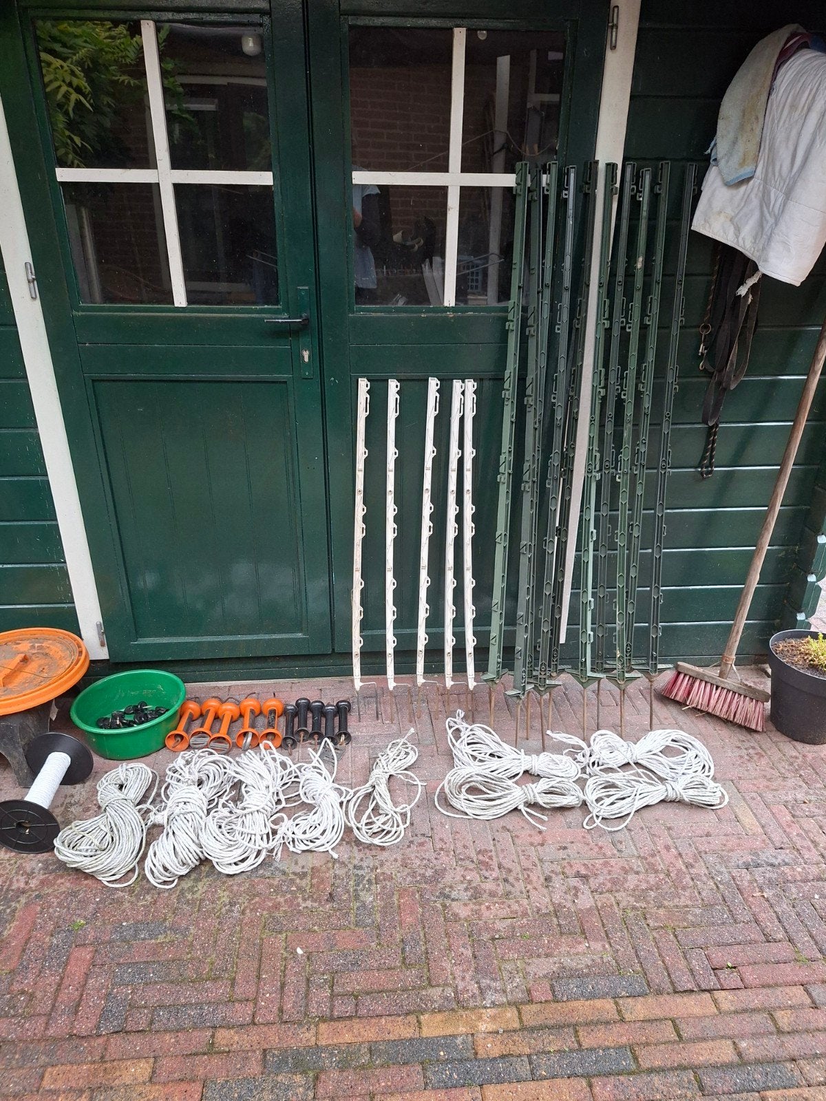 Opruiming. Hooinetten, voerbak en paaltjes etc., Dieren en Toebehoren, Stalling en Weidegang