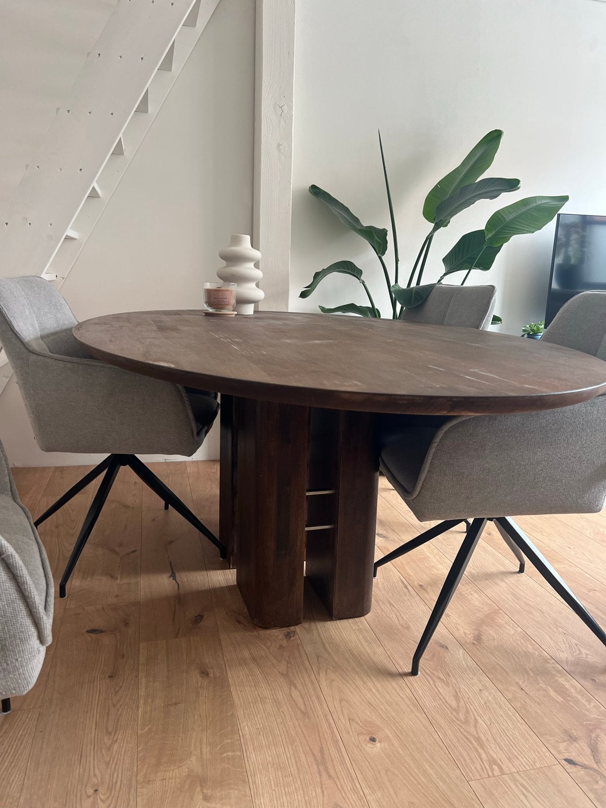 Massief houten eettafel - Ovaal, 100 tot 150 cm, Zo goed als nieuw, 150 tot 200 cm, Vier personen