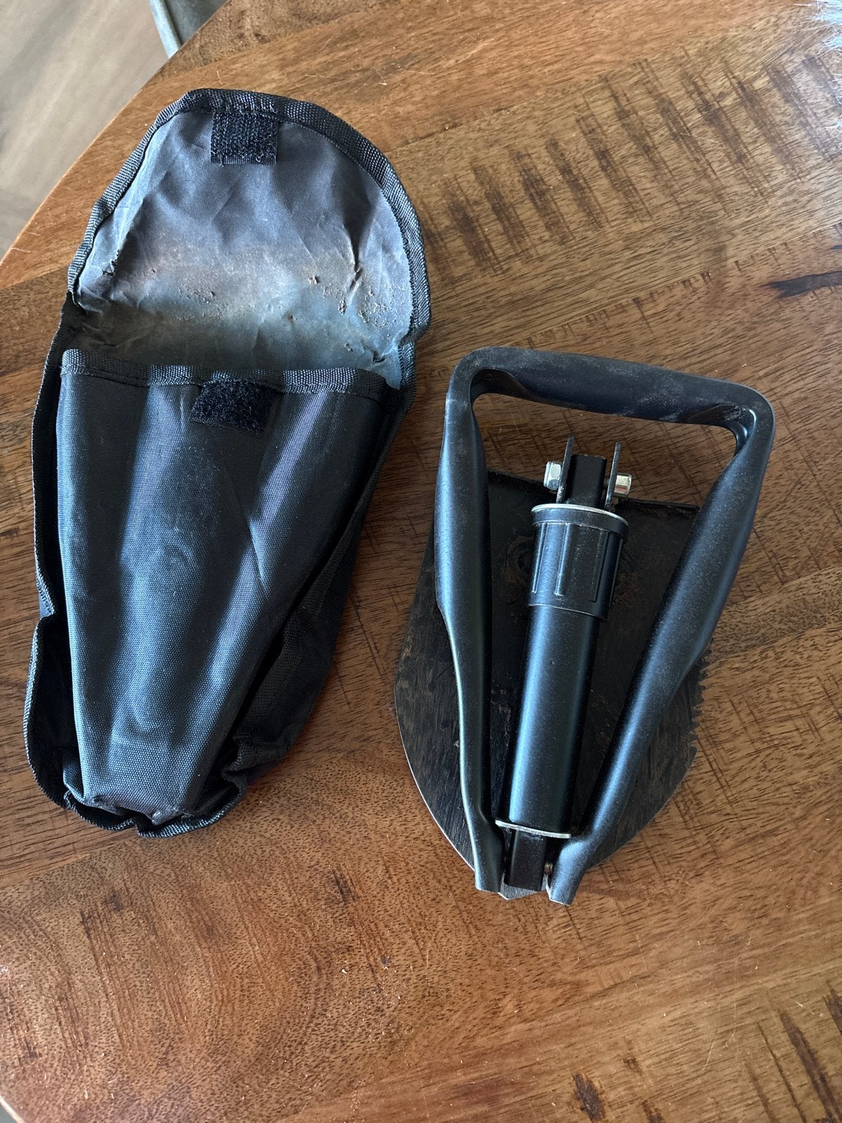 Opvouwbare schep met hoes - Ideaal voor kamperen/tuin, Tuin en Terras, Ophalen of Verzenden, Gebruikt, Schop