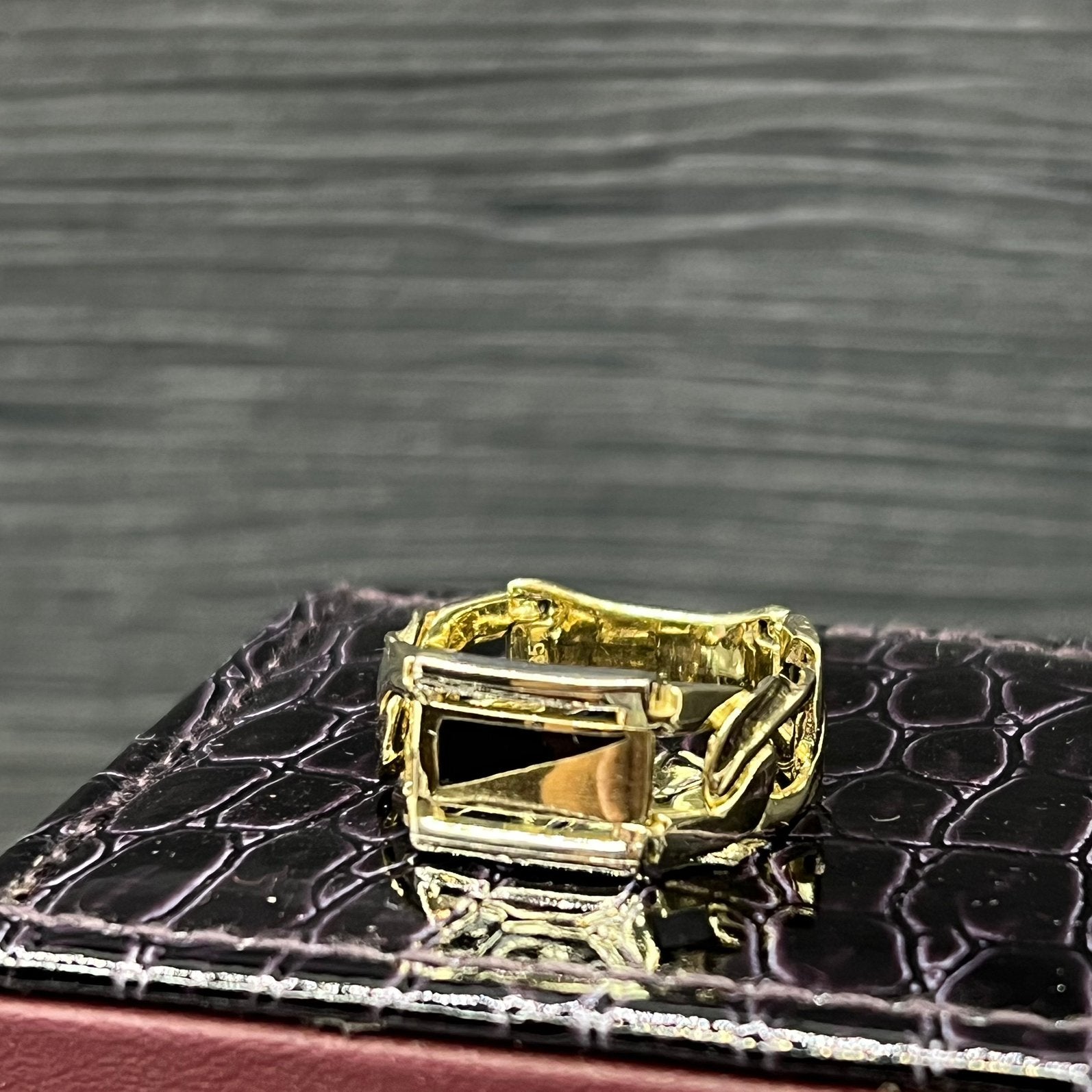14k gouden ring prachtig model massief, Ophalen of Verzenden, Zo goed als nieuw, Goud, Heer
