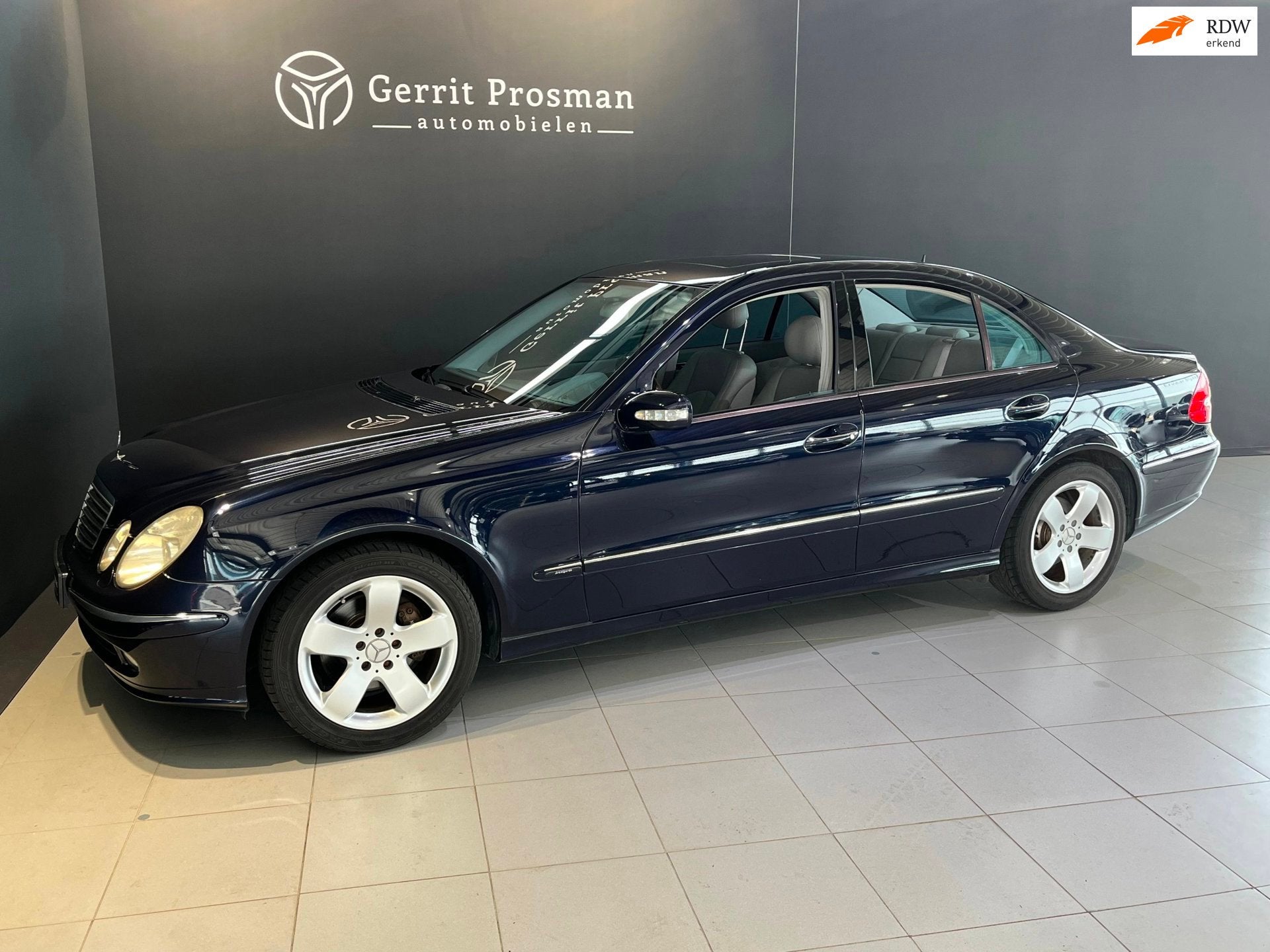 Mercedes-Benz E-klasse 500 Avantgarde Youngtimer | 63k km NA, Auto's, Automaat, Achterwielaandrijving, Gebruikt, 8 cilinders