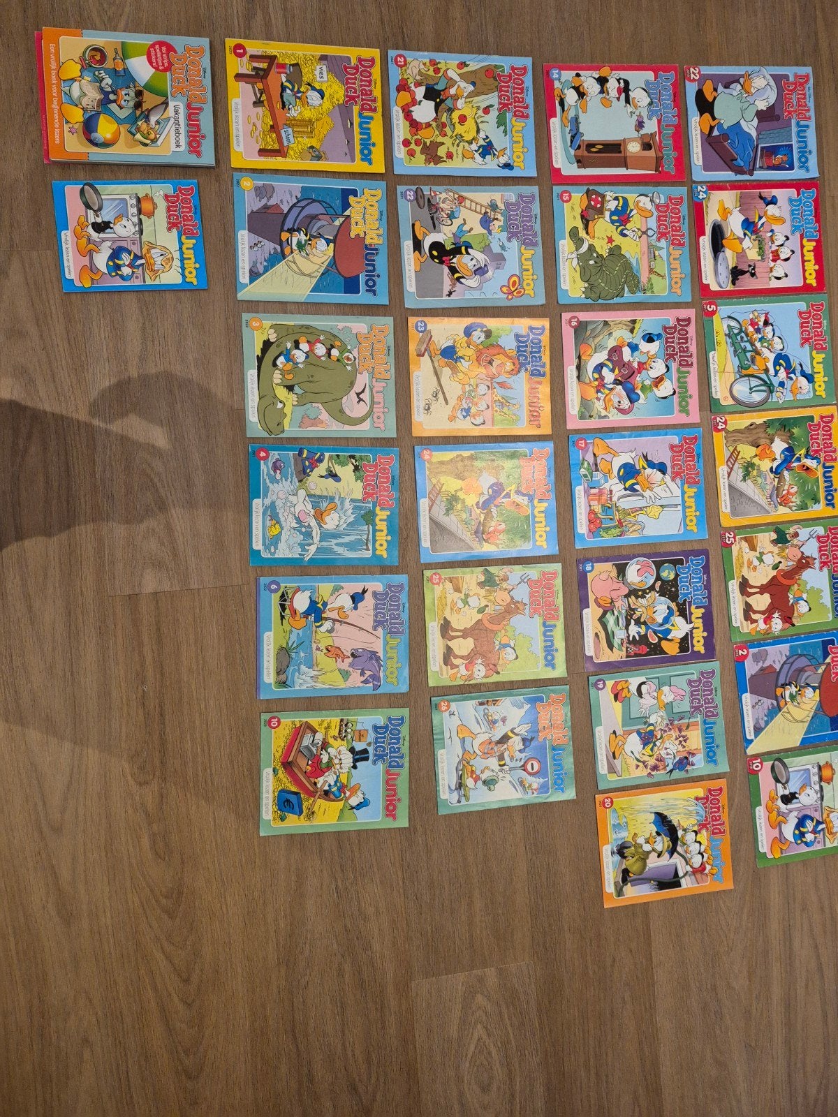 27x Donald Duck Junior + DD Junior doe-boek (leren lezen), Meerdere stripboeken, Ophalen of Verzenden, Gelezen, Donald Duck Junior