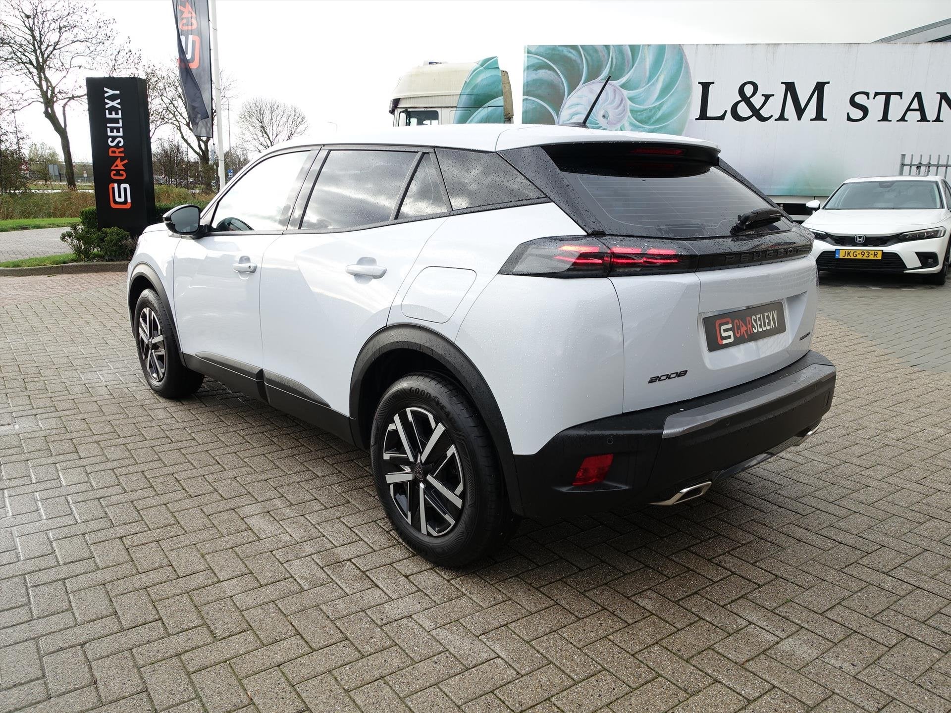 Peugeot 2008 1.2 Hybrid 145pk e-DCS6 Style, Auto's, 1272 kg, Gebruikt, 1199 cc, Wit