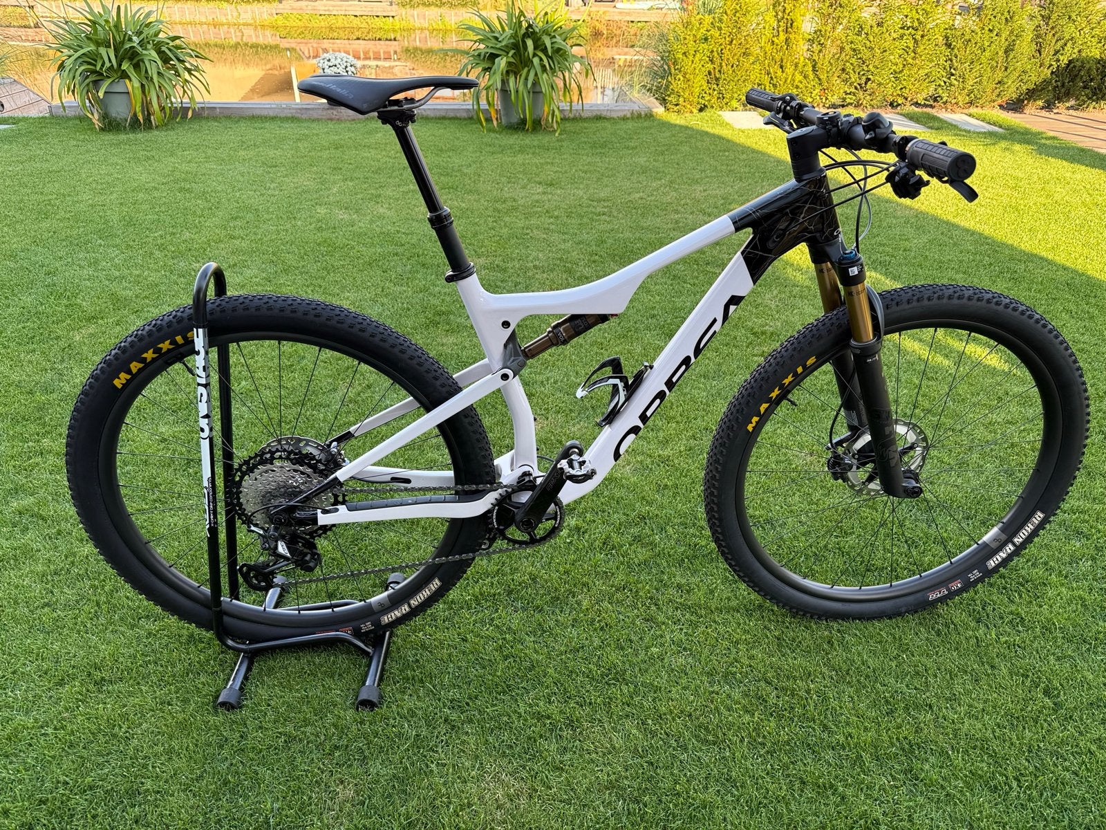 Foto 14 van Orbea Oiz M-Pro Full Carbon Mountainbike - Zo goed als nieuw