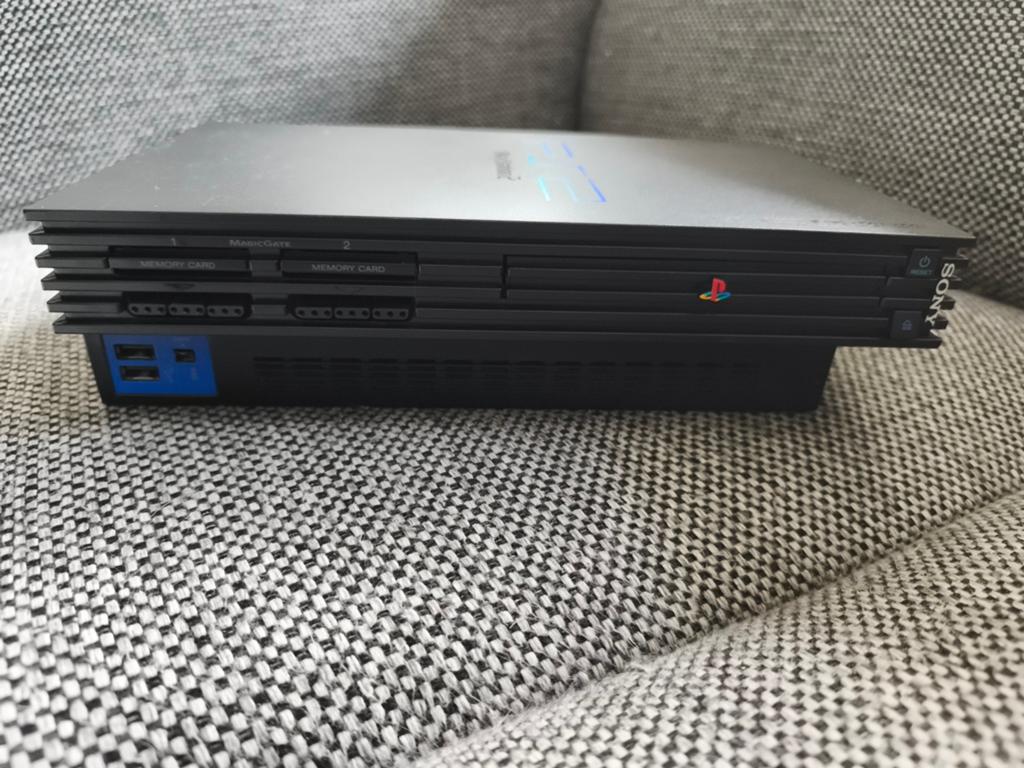PlayStation 2 model 39004 met 1 controller en games, Spelcomputers en Games, Spelcomputers | Sony PlayStation 2, Ophalen of Verzenden