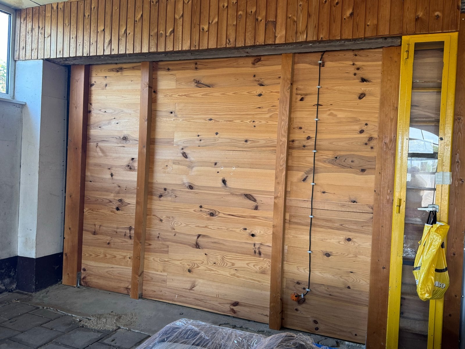 Houten deuren met wand van vloerplanken, Doe-het-zelf en Verbouw, Hout en Planken, Ophalen, Minder dan 25 mm, Plank, Minder dan 200 cm