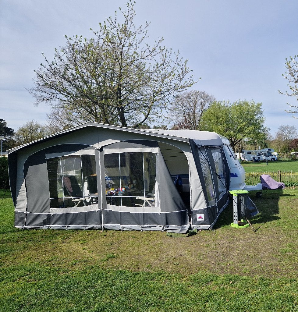 Hobby De Luxe Easy 460, Caravans en Kamperen, Caravans, Particulier, tot en met 4, 750 - 1000 kg, Rondzit, Hobby, Frans bed, Omvormbare zithoek