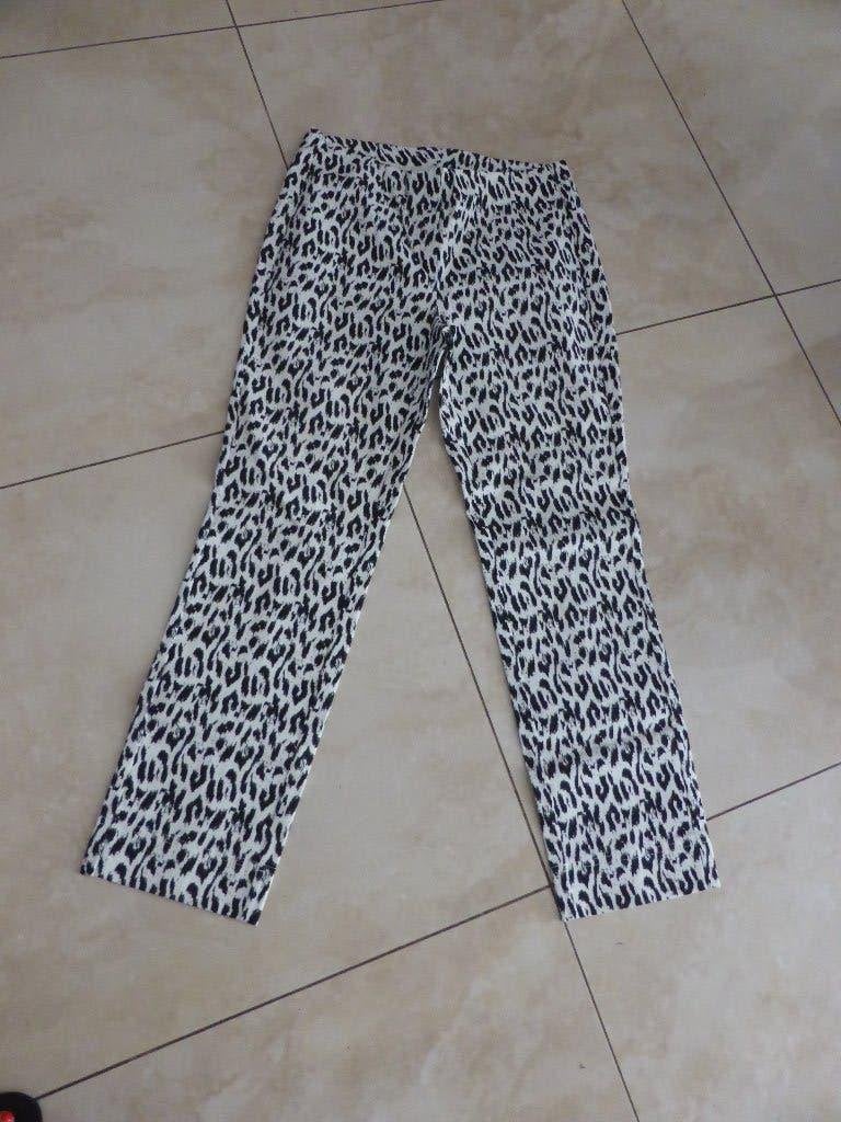 Rechte pijp broek met veel rek en elastische taille, Zwart, Maat 42/44 (L), Ophalen of Verzenden, Zo goed als nieuw