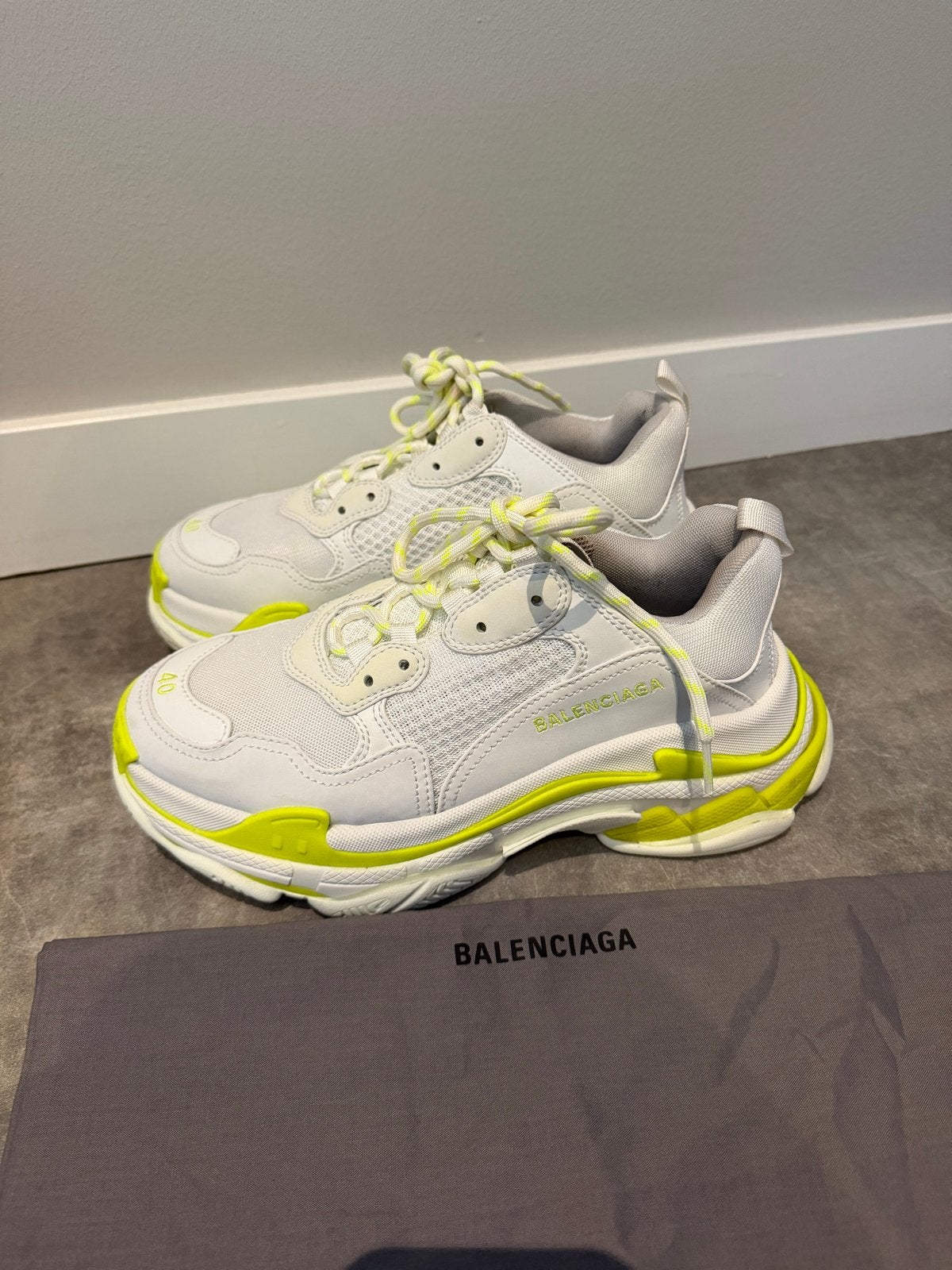 Balenciaga Triple S Sneakers Wit/Neon Geel - Maat 40, Ophalen of Verzenden, Zo goed als nieuw, Wit, Sneakers of Gympen