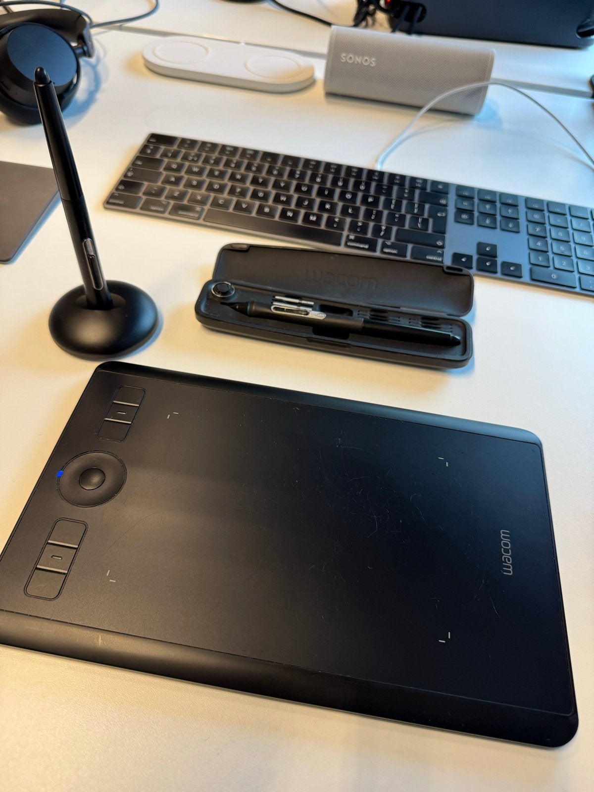 Wacom Intuos Pro tekentablet met pen en accessoires, Ophalen of Verzenden, Multi-touch, Zo goed als nieuw, Draadloos