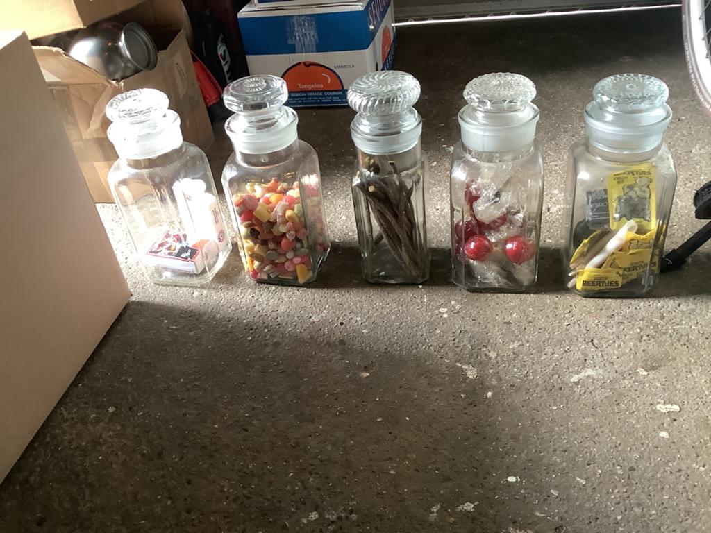 5 antieke snoeppotten  gevuld met nostalgisch snoepgoed, Antiek en Kunst, Antiek | Glas en Kristal, Ophalen