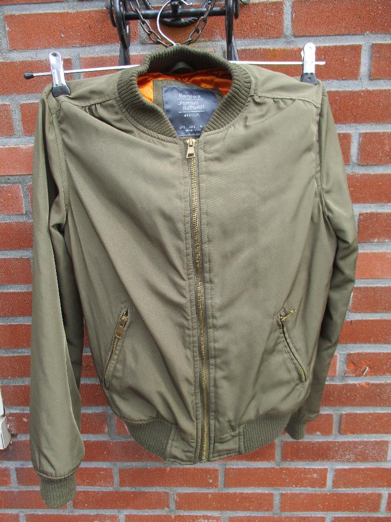 Bomberjack Bershka BSKgirl maat S, Maat 36 (S), Gedragen, Groen, Bershka