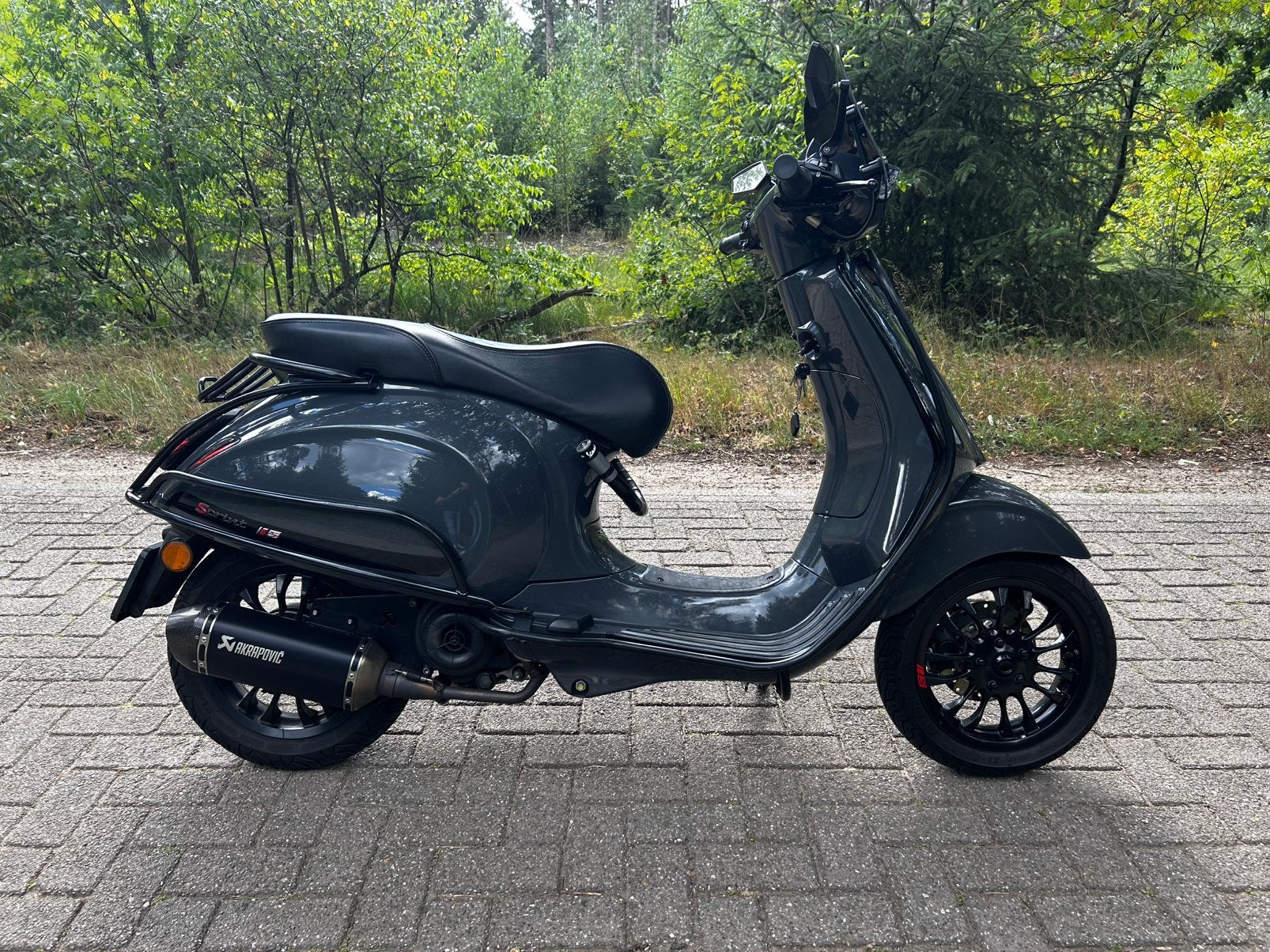 Vespa sprint 2019 | akra | alarm, Fietsen en Brommers, Scooters | Vespa, Ophalen, Overige modellen, Maximaal 45 km/u, Zo goed als nieuw
