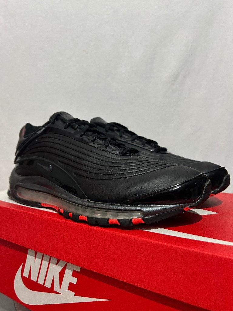 BIJNA NIEUW! Maat 44,5 - Nike Air Max Deluxe Black Crimson, Kleding | Heren, Schoenen, Verzenden, Zwart, Nike, Nike