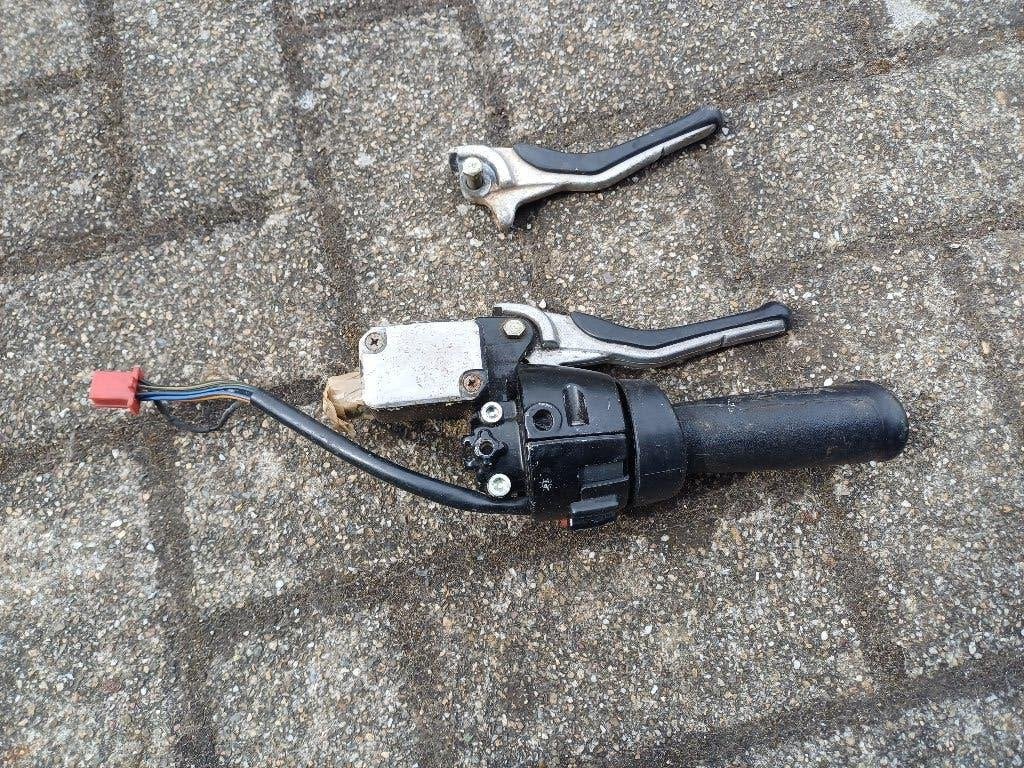 Yamaha aerox rem met stuur schakelaar gebruikt Tegengekomen, Ophalen of Verzenden, Gebruikt, Overige typen, Yamaha