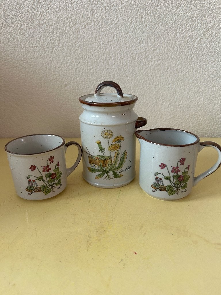Vintage serviesset wildflower keramiek 3-delig, Keramiek, Overige typen, Ophalen of Verzenden, Zo goed als nieuw