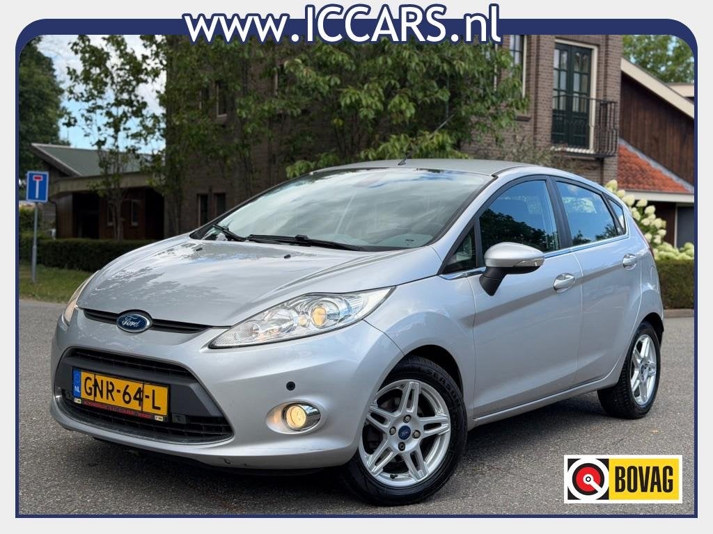 Ford FIESTA 1.6 Ghia - 5 Drs - Clima - PDC - Trekhaak !!!, Auto's, Voorwielaandrijving, 1596 cc, Gebruikt, Bedrijf