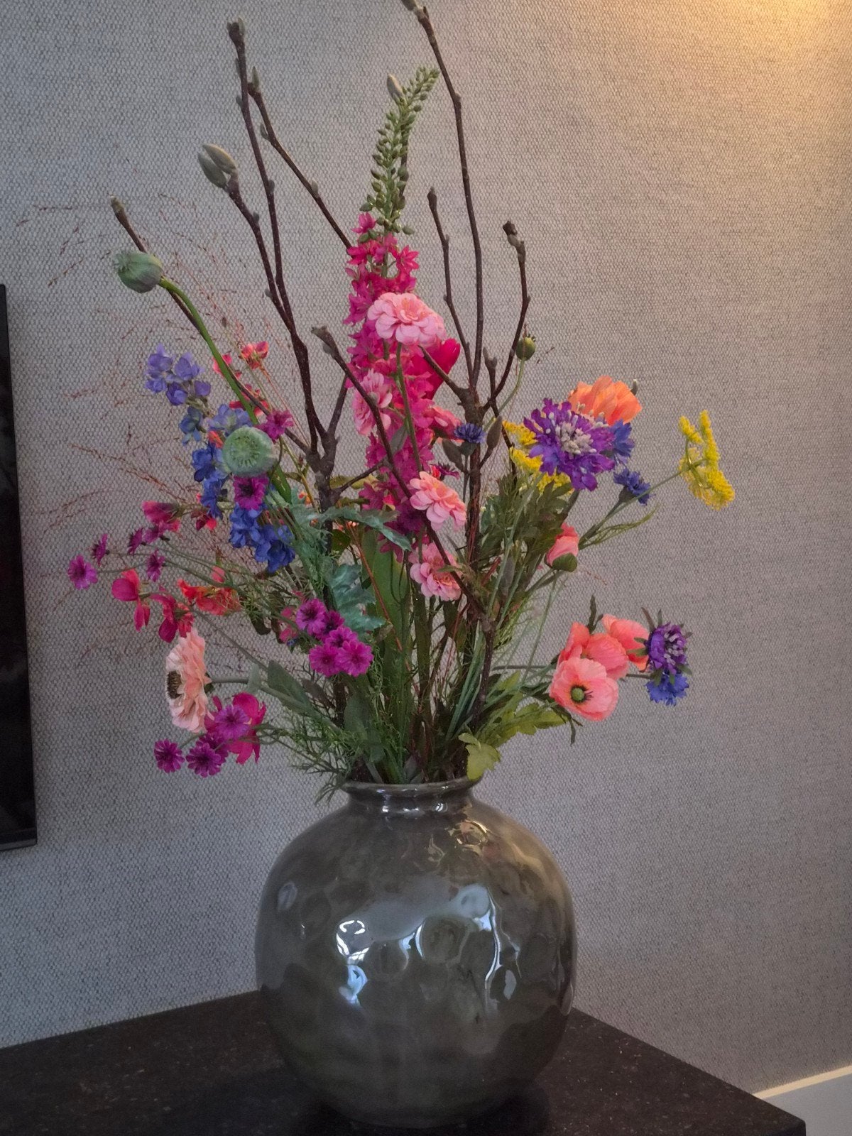 Grote vaas met bloemen, Ophalen, Overige kleuren, Inclusief decoratie, Zo goed als nieuw