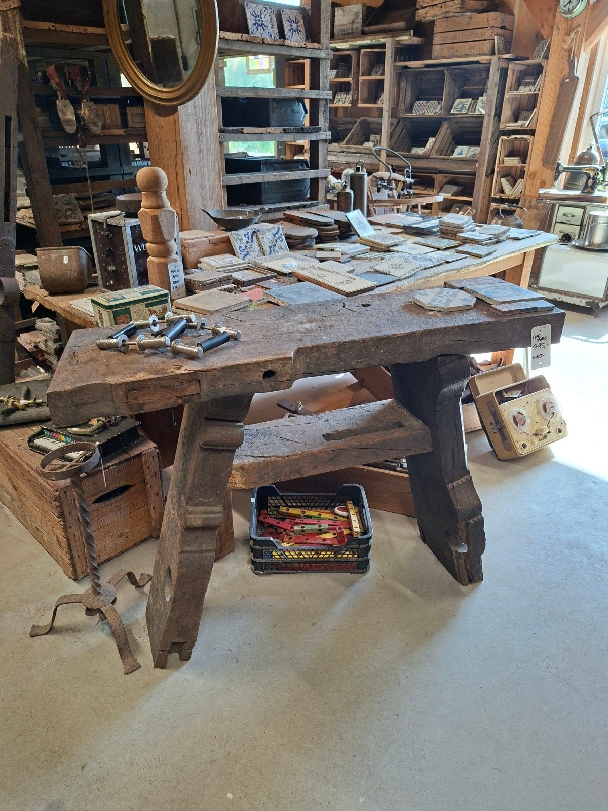 Unieke eikenhouten sidetable / werkbank € 395, Ophalen
