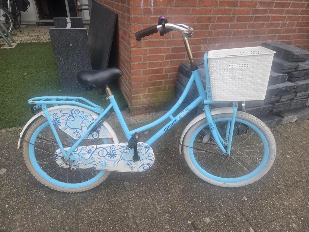 Spirit kinderfiets 22 inch met mandje - lichtblauw, Fietsen en Brommers, Fietsen | Kinderfietsjes, Ophalen, Gebruikt, 20 inch of meer